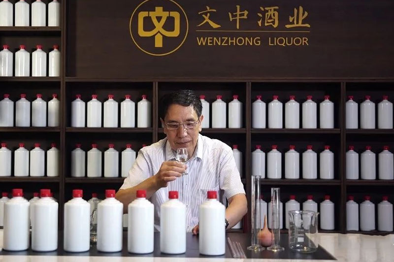 文中酒業推薦四款性價比高的醬香白酒！